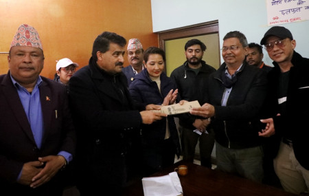 विराटनगरस्थित बैजनाथपुर क्रिकेट खेल मैदानका लागि सम्झौता गरिँदै।